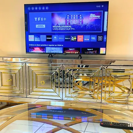 Hébergement de vacances New 2 Bedroom House 15mins From Paris By Train *