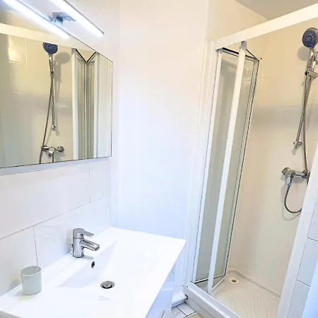Holiday home New 2 Bedroom House 15mins From Paris By Train