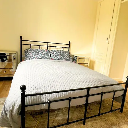 New 2 Bedroom House 15mins From Paris By Train Holiday home *