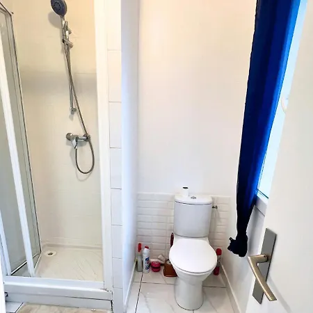 New 2 Bedroom House 15mins From Paris By Train *