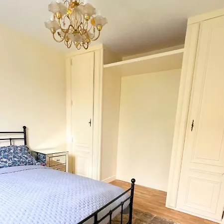 Holiday home New 2 Bedroom House 15mins From Paris By Train